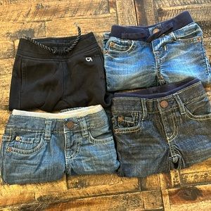 Lot of 4 Baby Gap Pants 

See pics for sizes. 0-3 & 3-6

All in good condition.